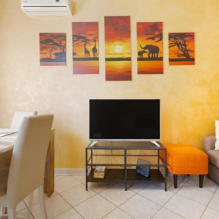 Appartement Udine M2 Balcony Apt à Milan Extérieur photo