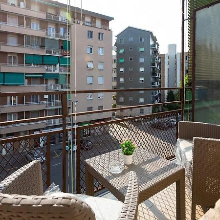 Appartement Udine M2 Balcony Apt à Milan Extérieur photo