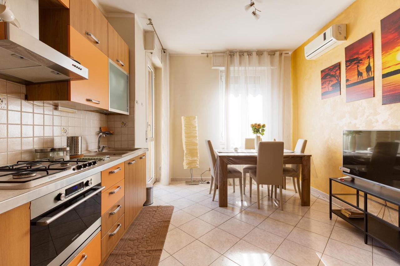 Appartement Udine M2 Balcony Apt à Milan Extérieur photo