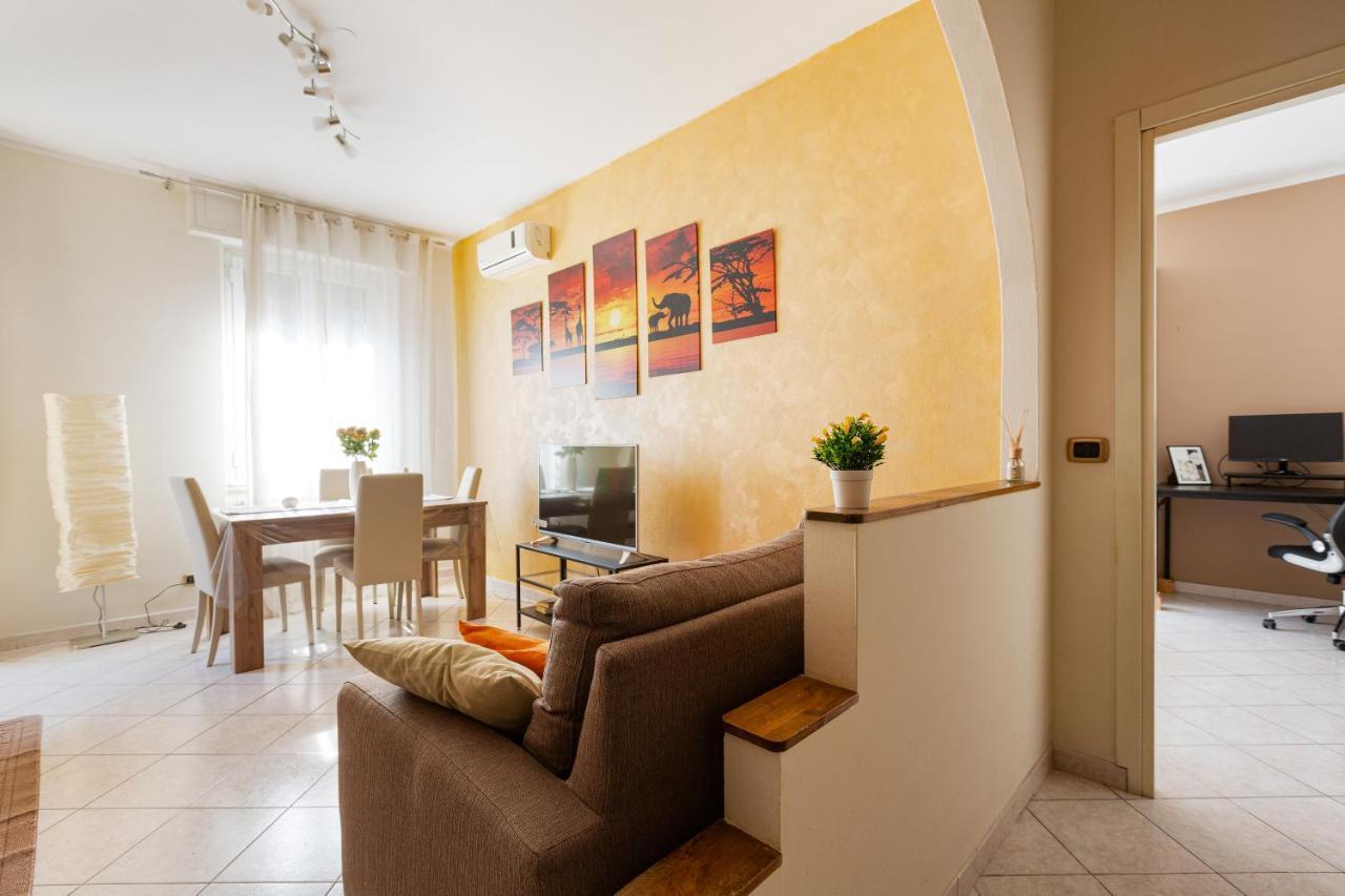 Appartement Udine M2 Balcony Apt à Milan Extérieur photo
