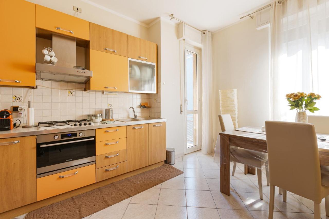 Appartement Udine M2 Balcony Apt à Milan Extérieur photo